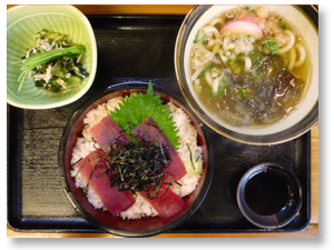 定食:鉄火丼、おかず1品、うどん